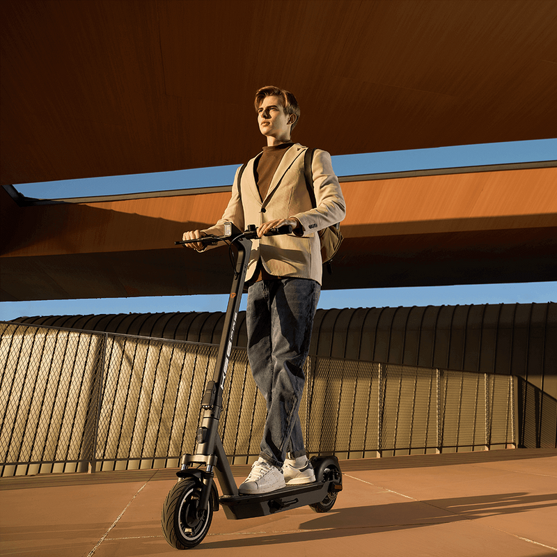 Load image into Gallery viewer, 800W Peak Power 20mph Electric Scooter KS6 Pro Yadea Official Online Store